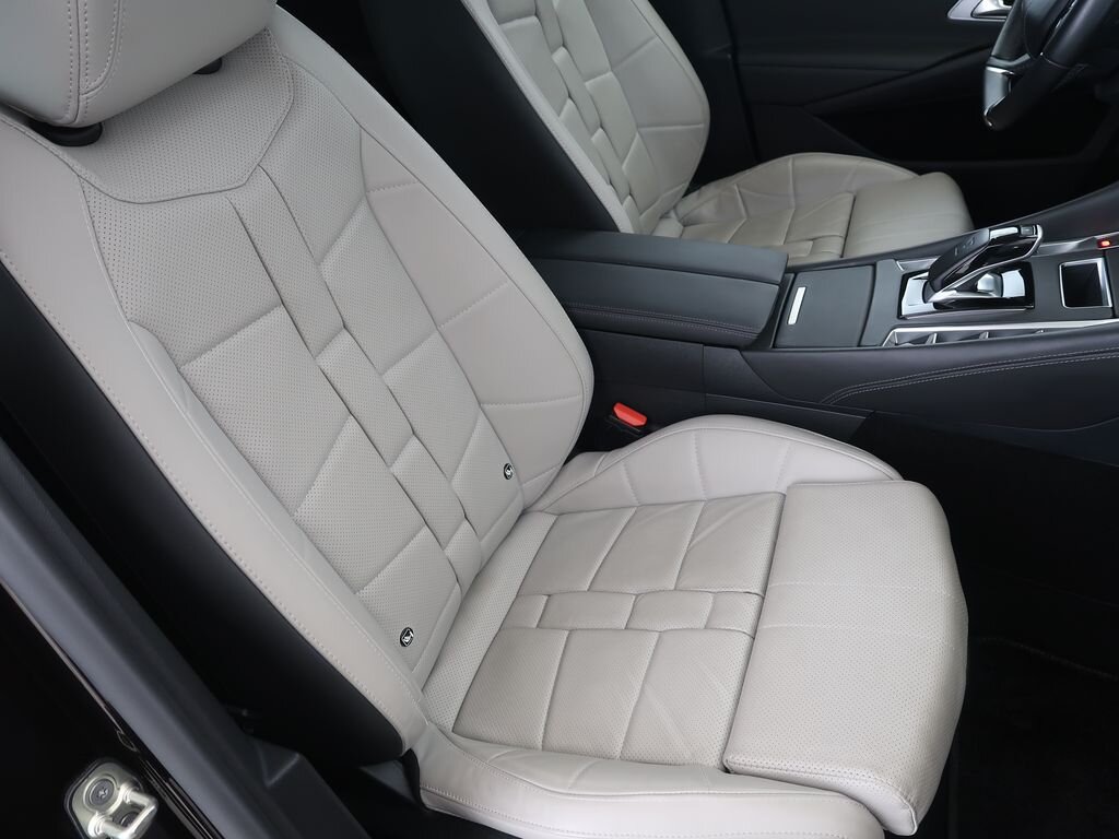 DS Automobiles DS9 Sedan / Limuzína 1,6 l 147 kw