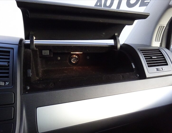 Volkswagen Multivan 29