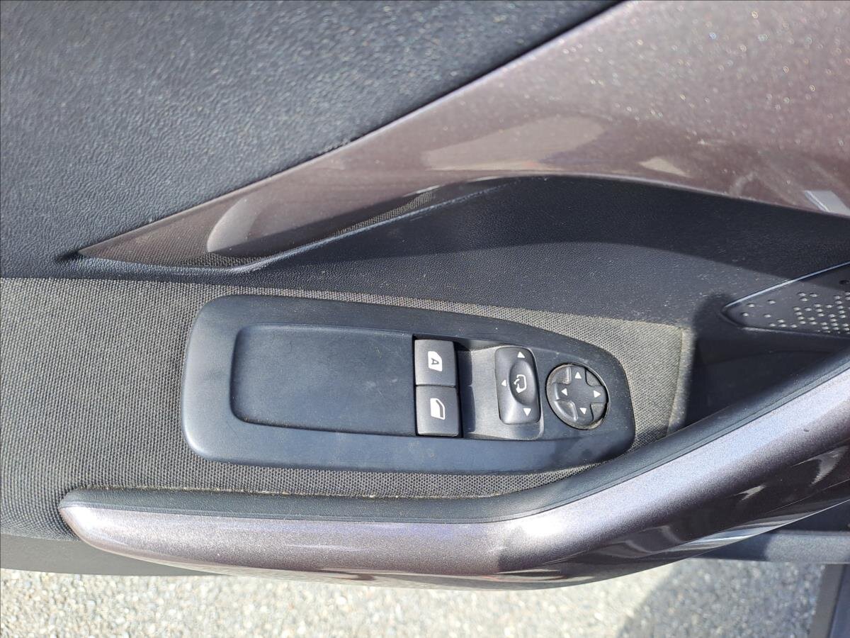 Peugeot 2008 MPV 1,2 l 81 kw