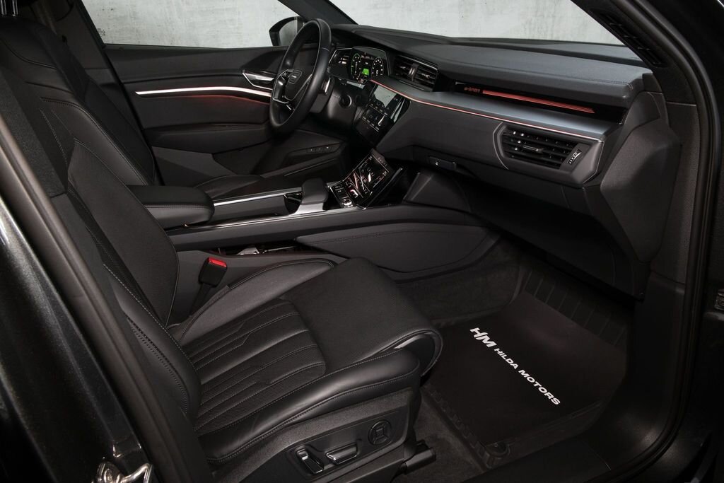 Audi e-tron SUV / Terénní 0,0 300 kw