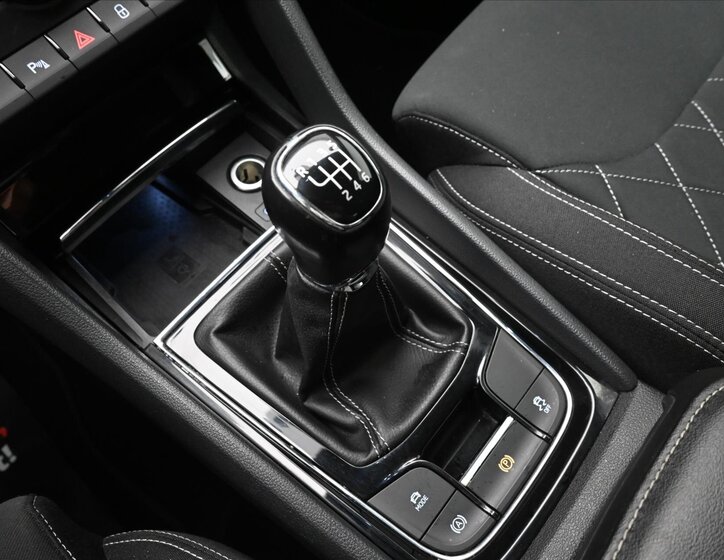 Škoda Karoq SUV / Terénní 1,5 l 110 kw