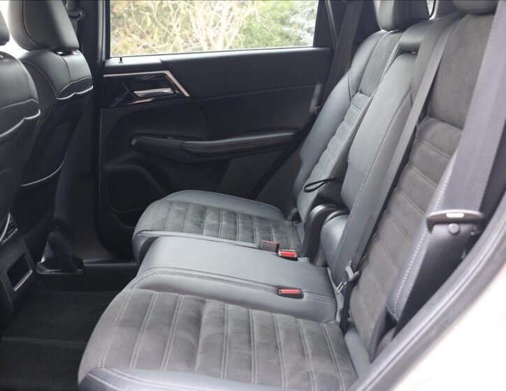 Mitsubishi Outlander SUV / Terénní 2,4 l 162 kw