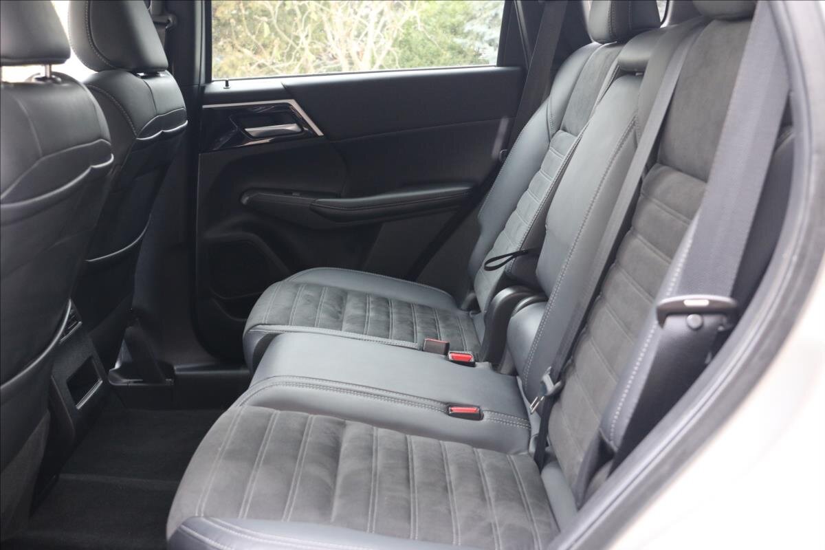 Mitsubishi Outlander SUV / Terénní 2,4 l 162 kw