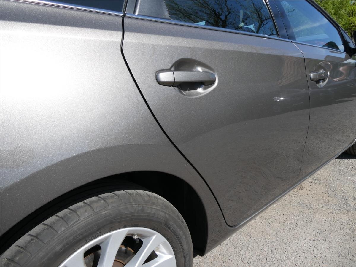 Toyota Auris Kombi 1,3 l 73 kw