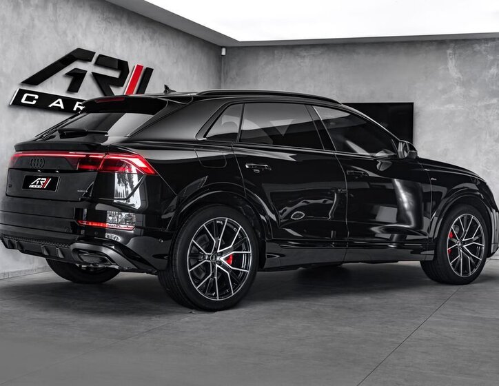 Audi Q8 SUV / Terénní 3,0 l 210 kw