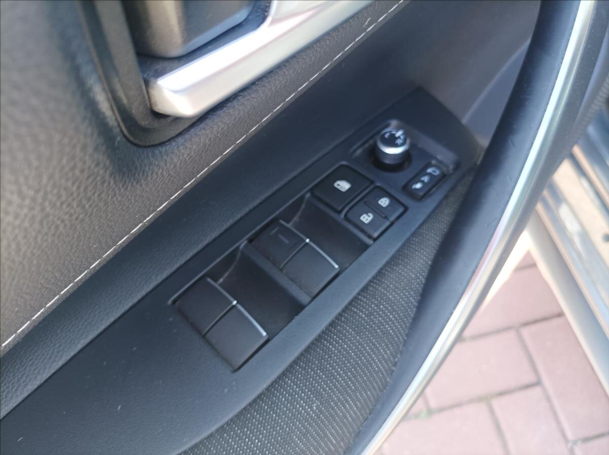 Toyota Corolla Kombi 2,0 l 112 kw