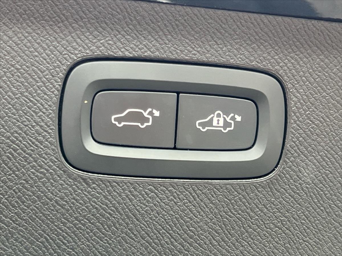 Volvo XC90 SUV / Terénní 2,0 l 173 kw