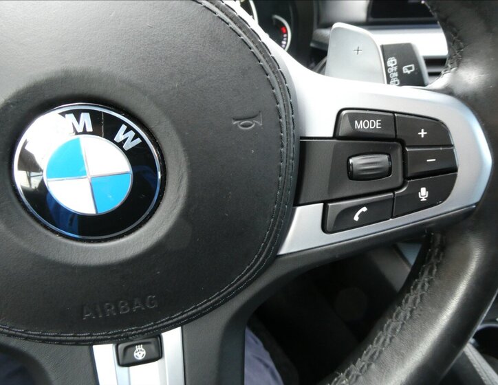 BMW Řada 5 Kombi 3,0 l 235 kw