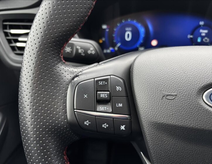 Ford Kuga SUV / Terénní 2,5 l 140 kw