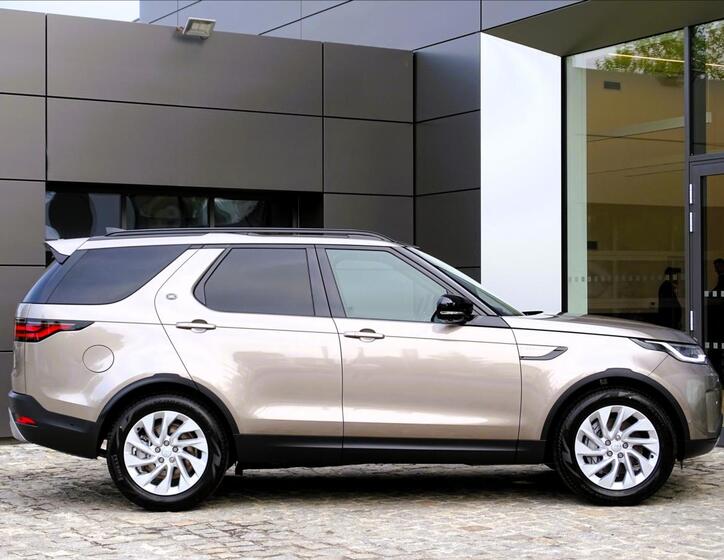 Land Rover Discovery 5