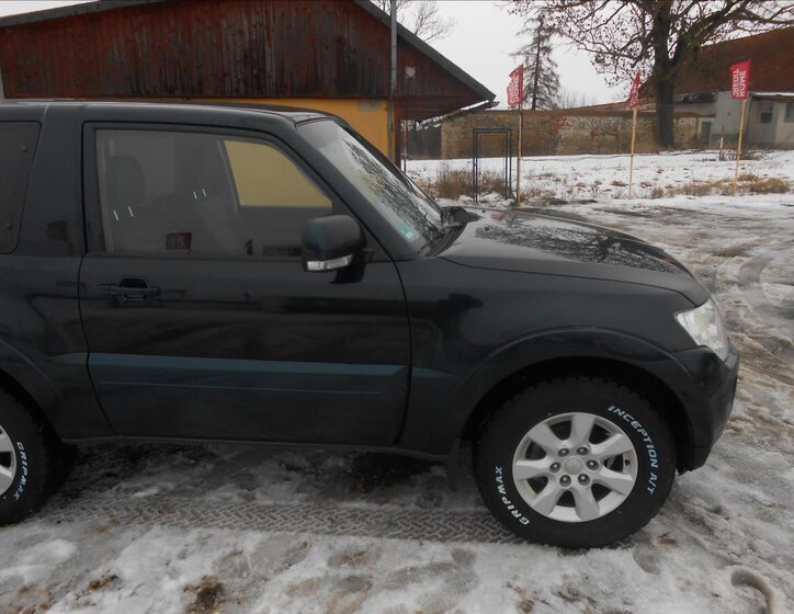 Mitsubishi Pajero SUV 3,2 l 147 kw