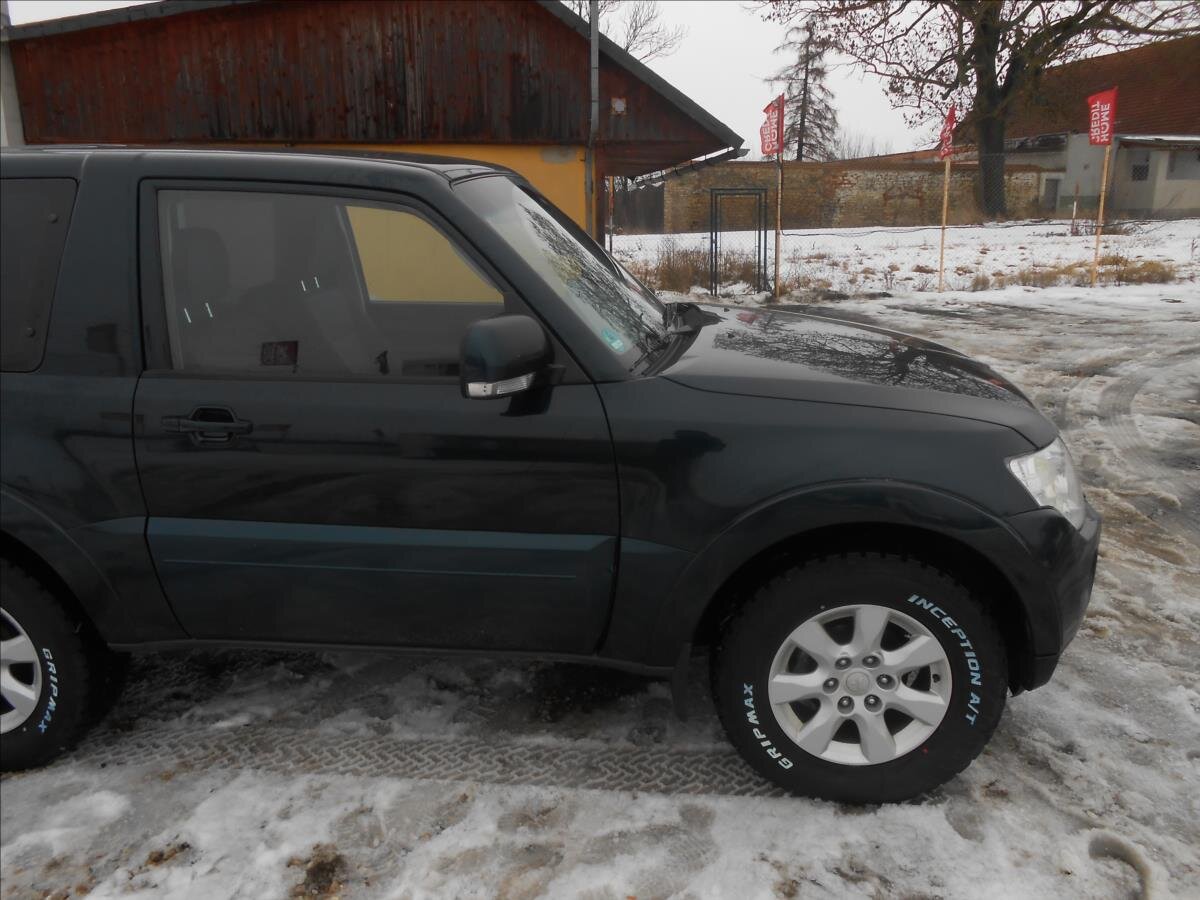 Mitsubishi Pajero SUV 3,2 l 147 kw