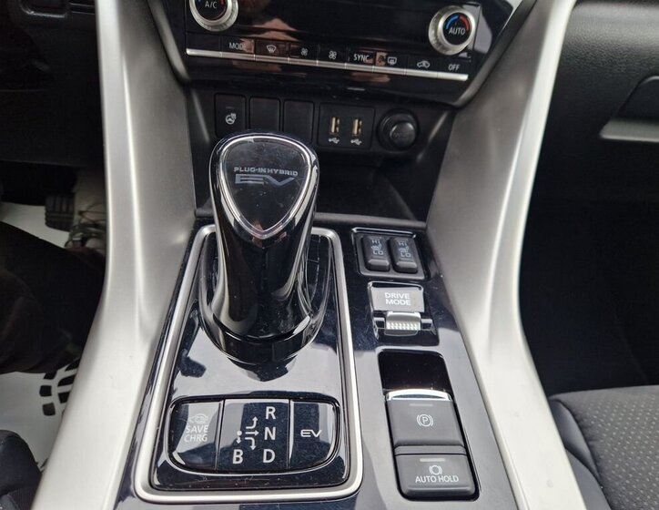 Mitsubishi Ostatní SUV / Terénní 2,4 l 138 kw