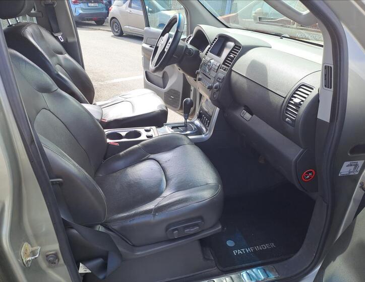 Nissan Pathfinder 7