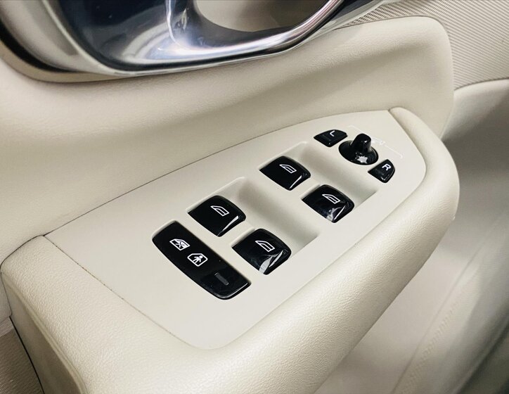 Volvo XC90 SUV / Terénní 2,0 l 173 kw