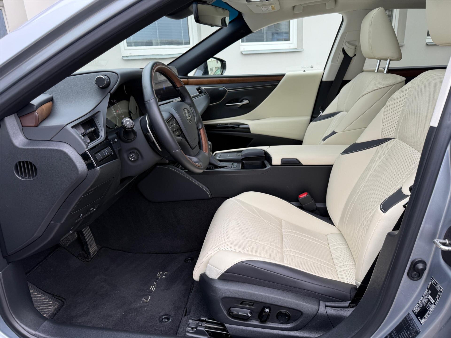 Lexus ES 300h Sedan 2,5 l 131 kw