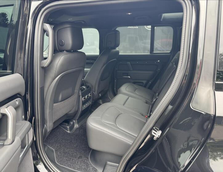 Land Rover Defender 12