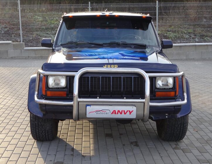 Jeep Cherokee SUV 4,0 l 136 kw