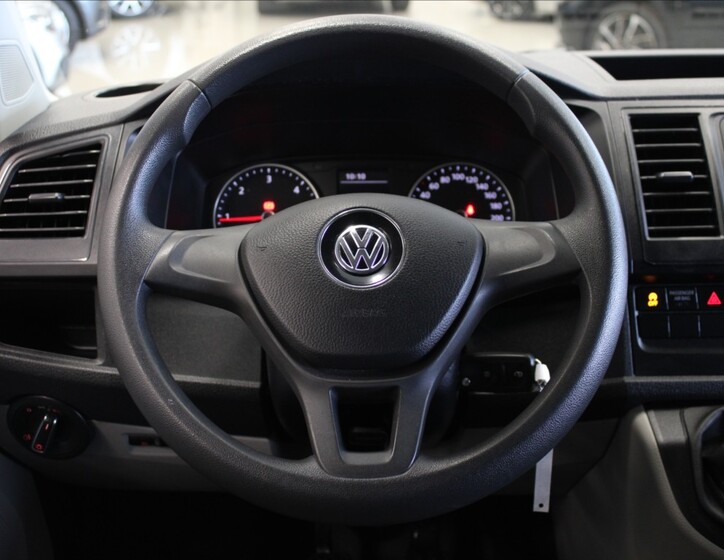 Volkswagen Transporter 9