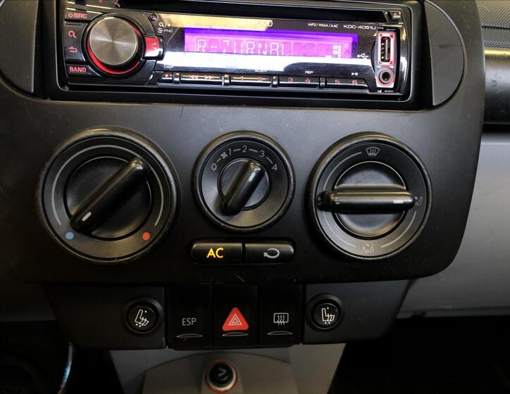 Volkswagen New Beetle 33