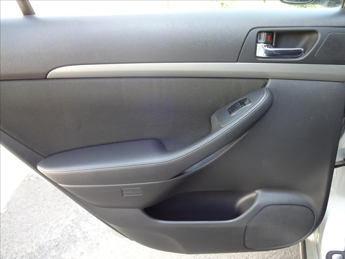 Toyota Avensis Kombi 2,0 l 93 kw