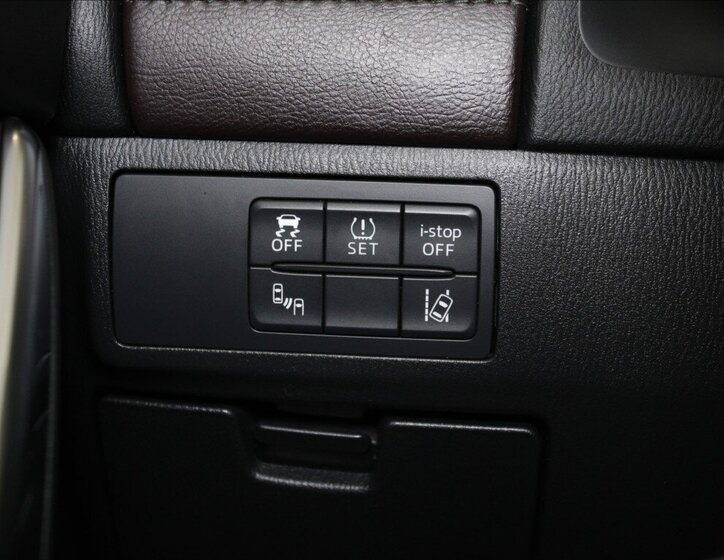 Mazda 6 Sedan / Limuzína 2,2 l 129 kw