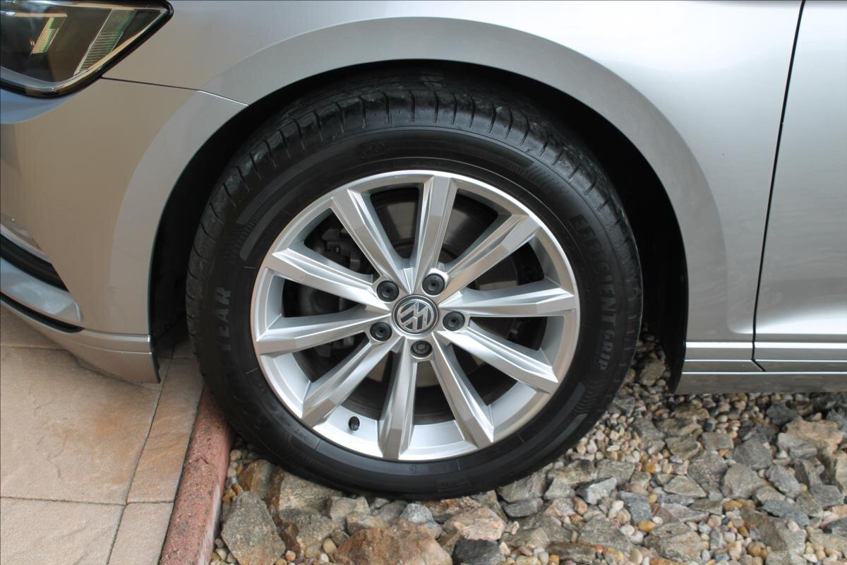 Volkswagen Passat Kombi 2,0 l 110 kw