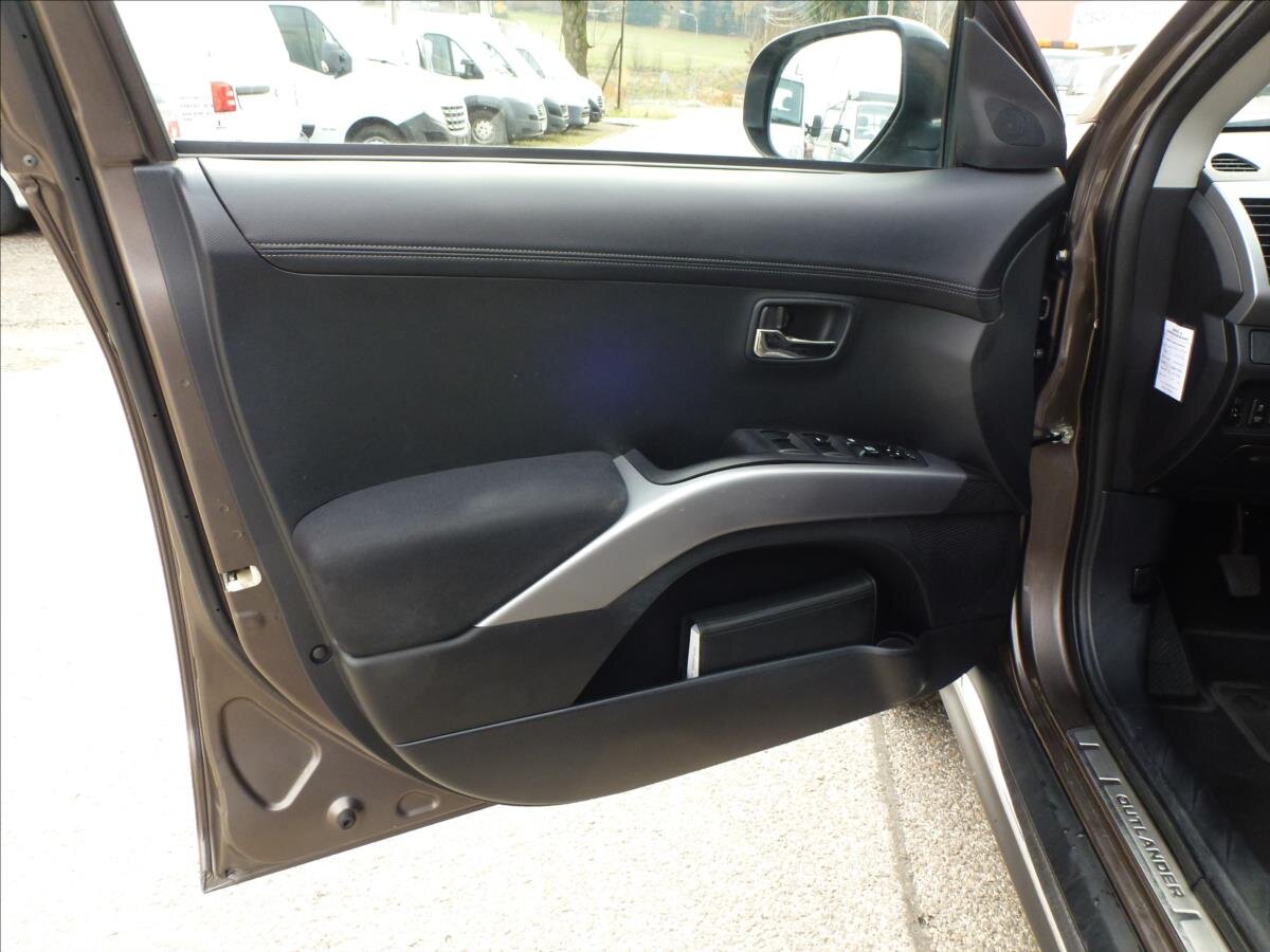 Mitsubishi Outlander Kombi 2,3 l 130 kw