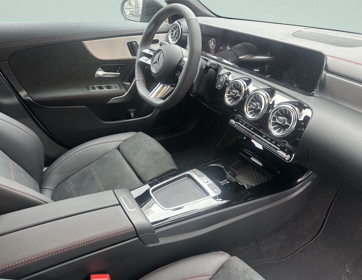 Mercedes-Benz CLA Sedan / Limuzína 1,5 l 120 kw