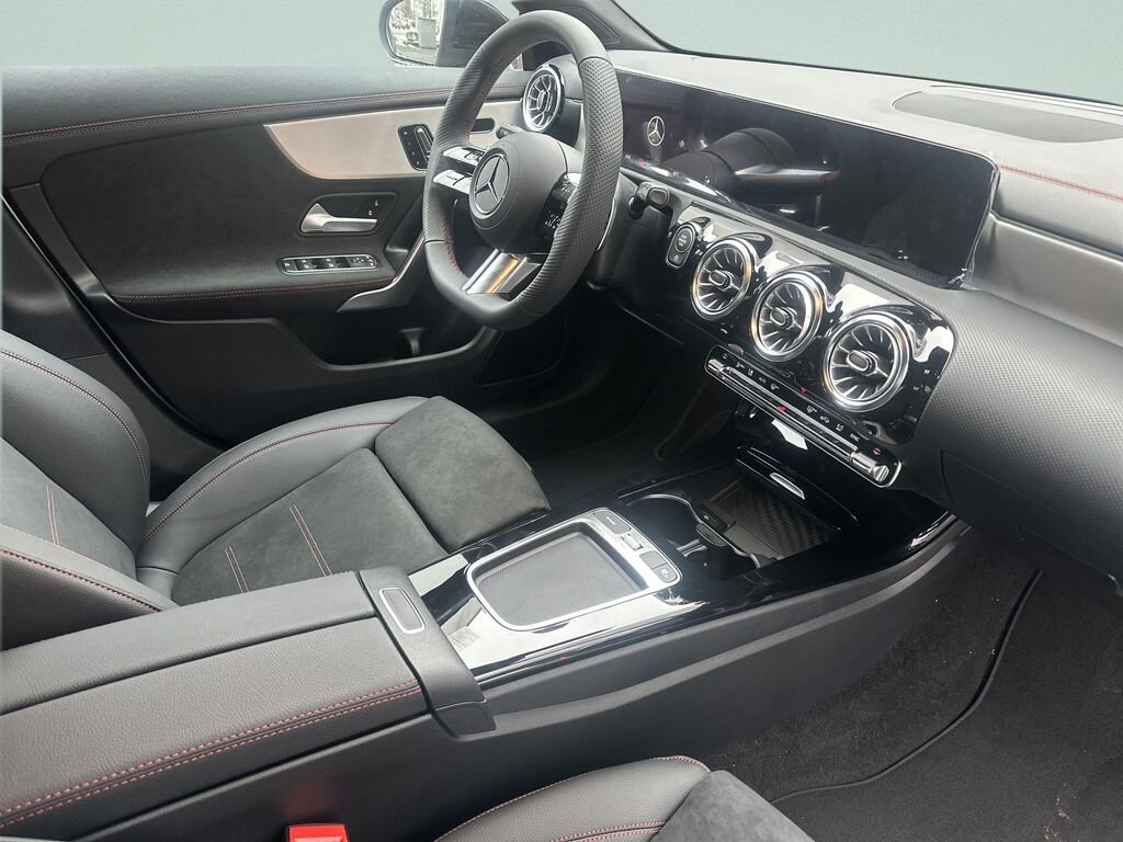 Mercedes-Benz CLA Sedan / Limuzína 1,5 l 120 kw