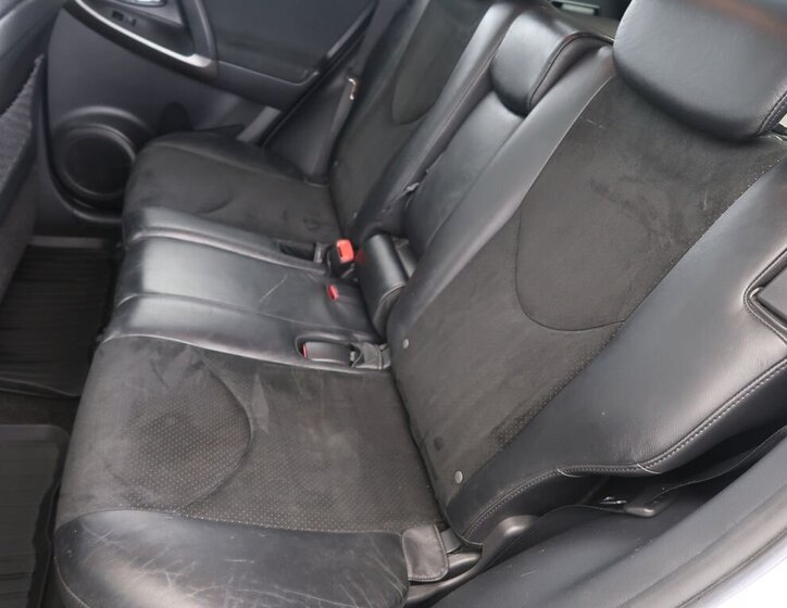 Toyota RAV4 SUV / Terénní 2,0 l 116 kw