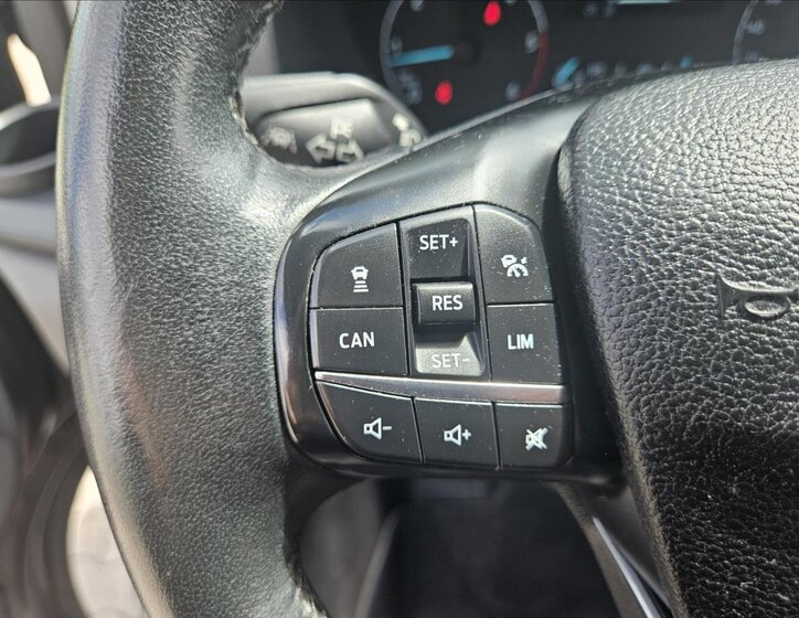 Ford Tourneo Custom 16