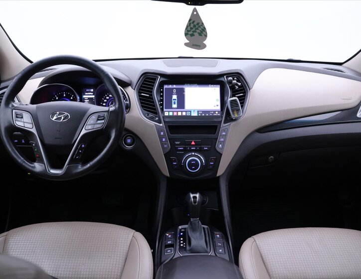 Hyundai Grand Santa Fe 27