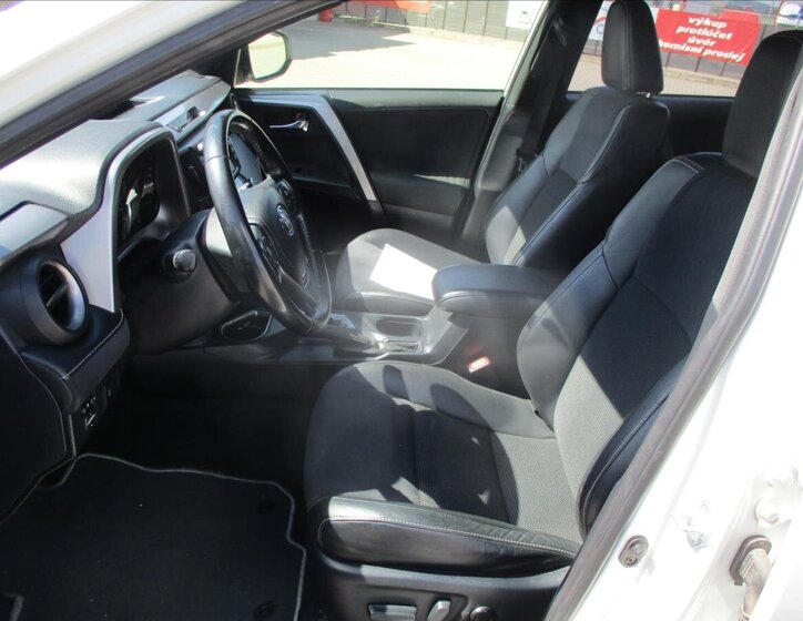 Toyota RAV4 SUV 2,5 l 145 kw