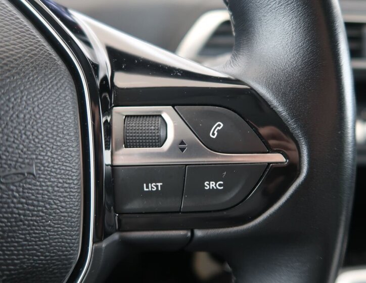 Peugeot 5008 SUV 1,2 l 96 kw