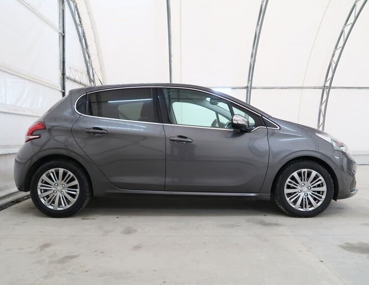 Peugeot 208 Hatchback 1,2 l 61 kw