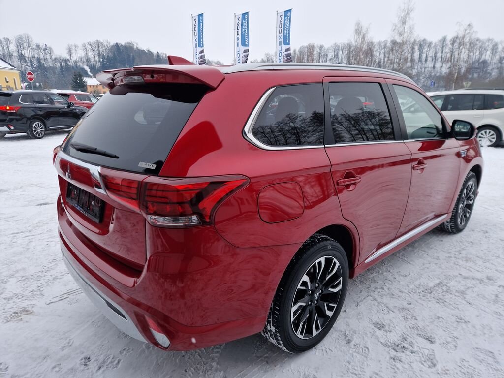 Mitsubishi Outlander SUV 2,4 l 165 kw