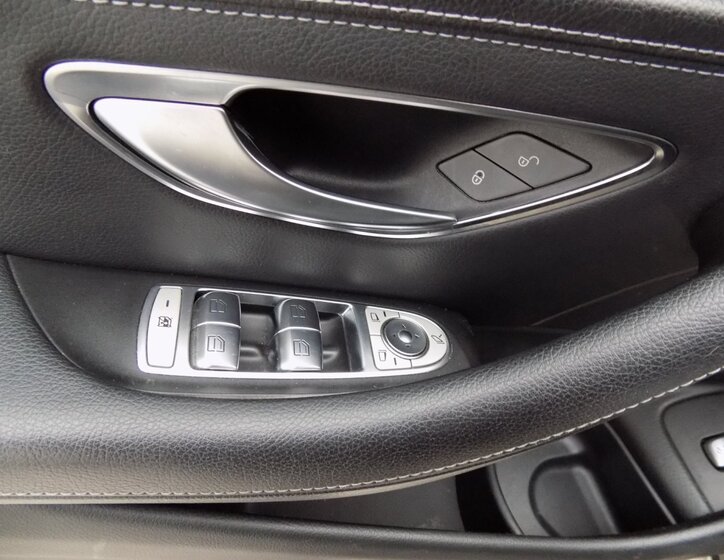 Mercedes-Benz Třídy E Sedan 3,0 l 190 kw