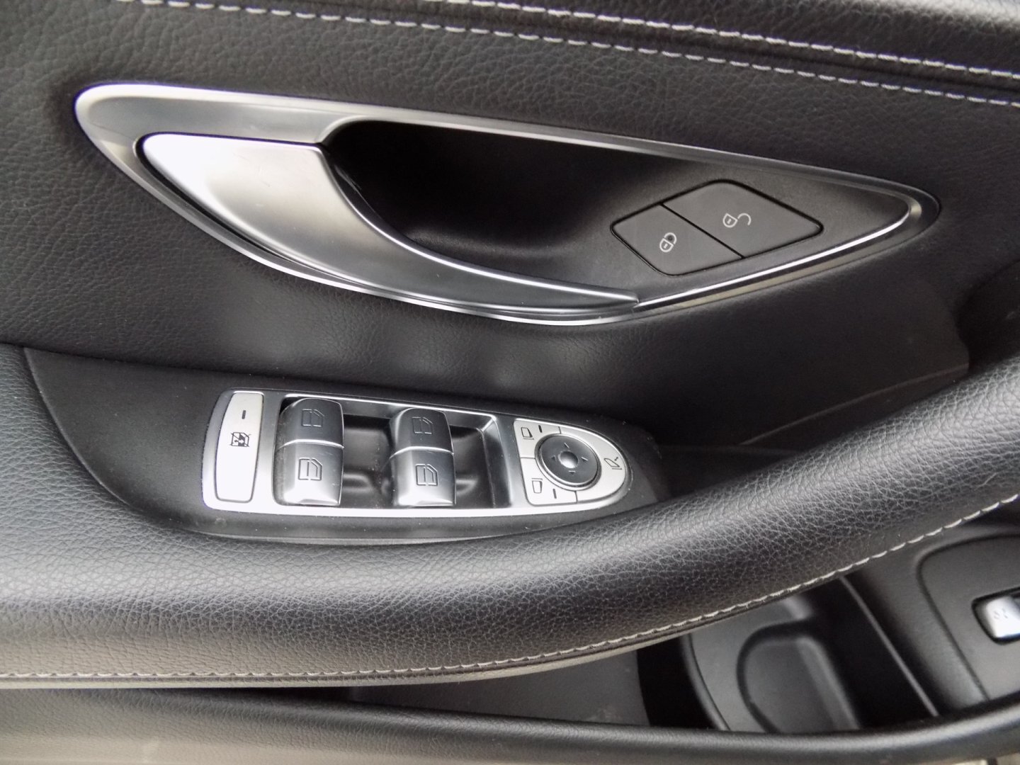 Mercedes-Benz Třídy E Sedan 3,0 l 190 kw