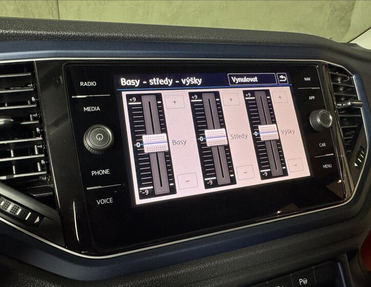 Volkswagen T-Roc SUV / Terénní 1,5 l 110 kw