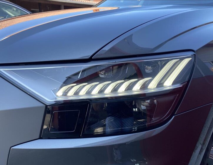 Audi Q8 SUV / Terénní 3,0 l 250 kw