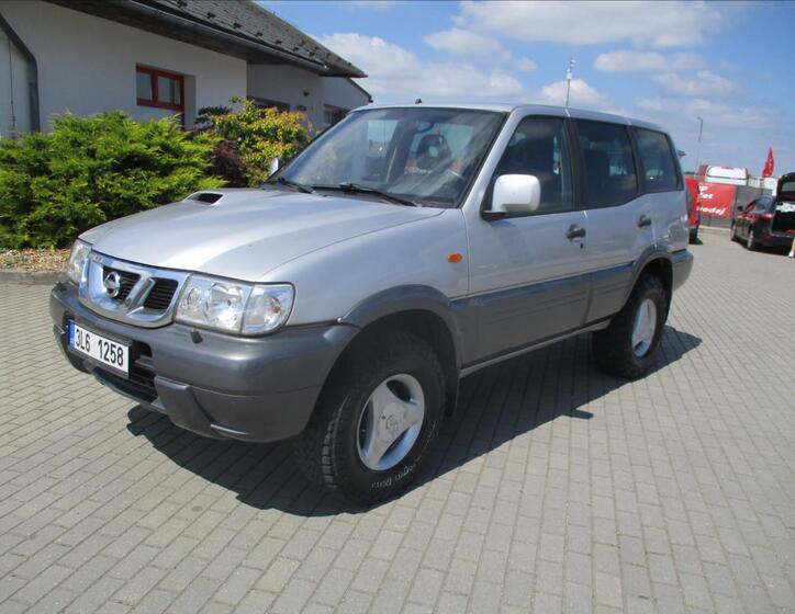 Nissan Terrano 1