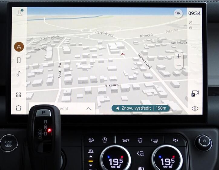 Land Rover Defender 24