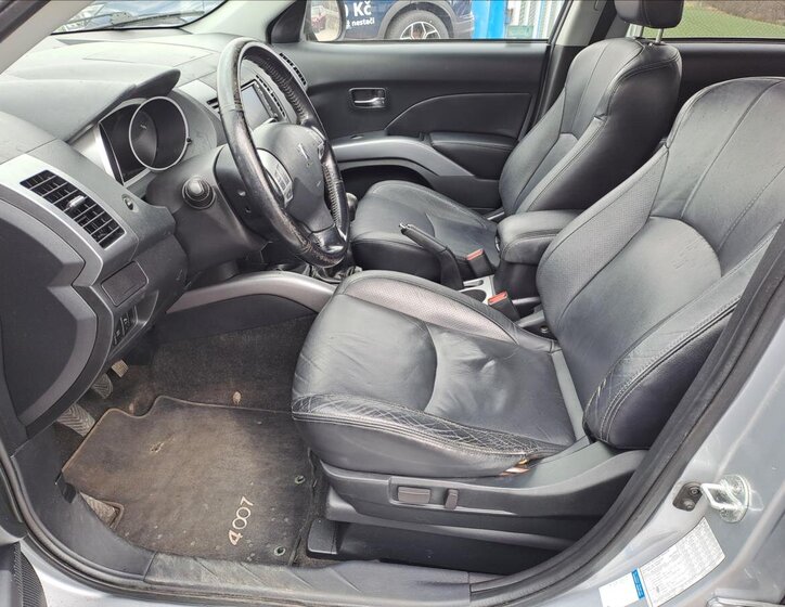 Peugeot 4007 SUV / Terénní 2,2 l 115 kw