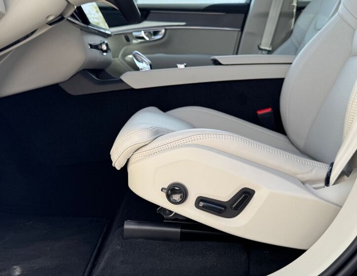 Volvo XC90 SUV / Terénní 2,0 l 335 kw