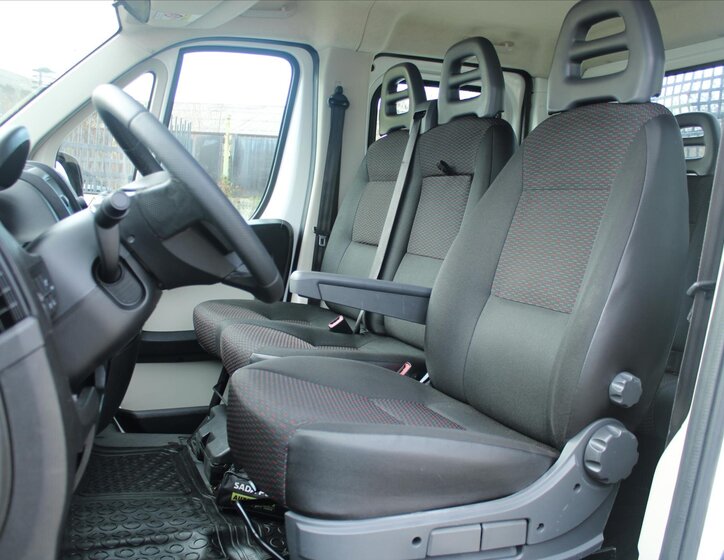 Peugeot Boxer Valník 2,0 l 120 kw