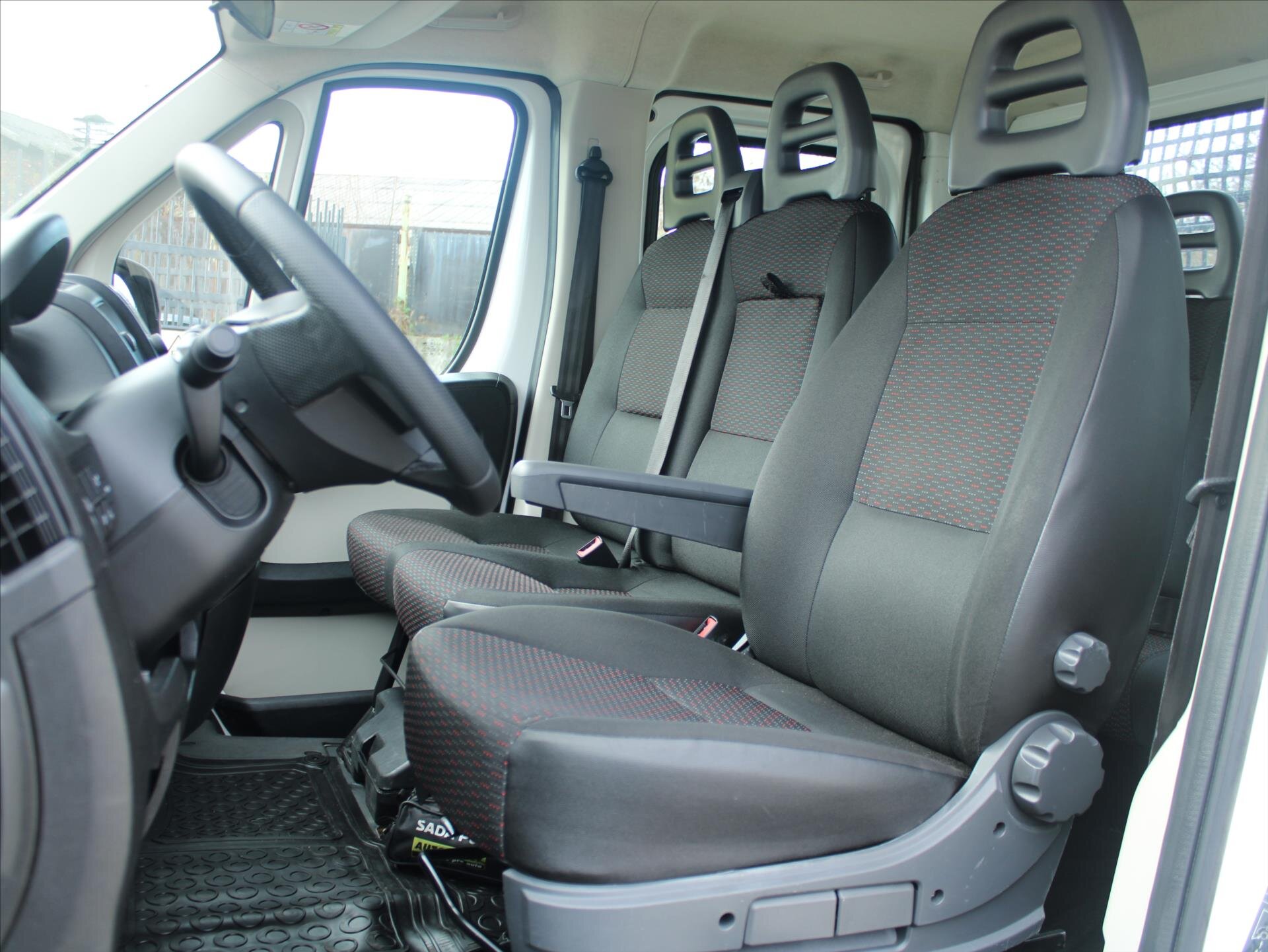 Peugeot Boxer Valník 2,0 l 120 kw