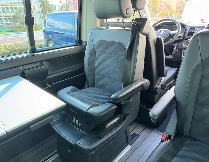 Volkswagen Multivan 27