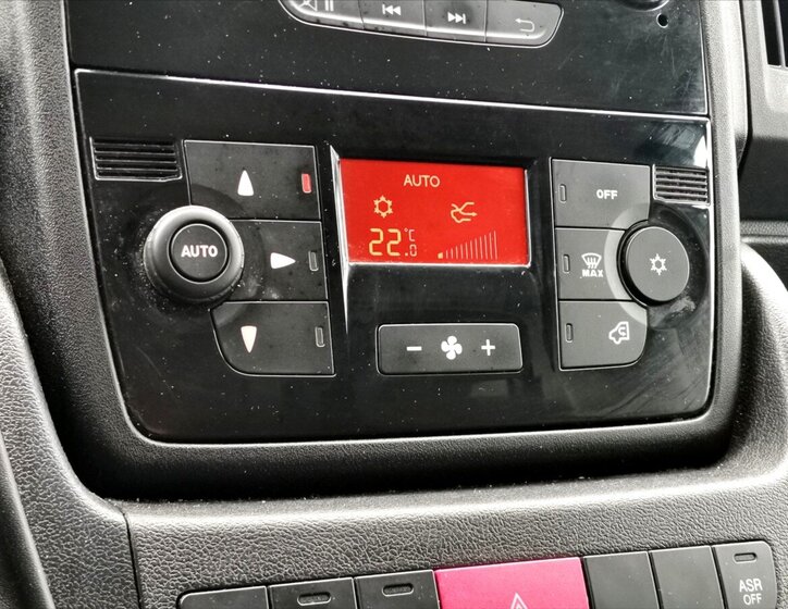 Peugeot Boxer Valník 2,0 l 120 kw