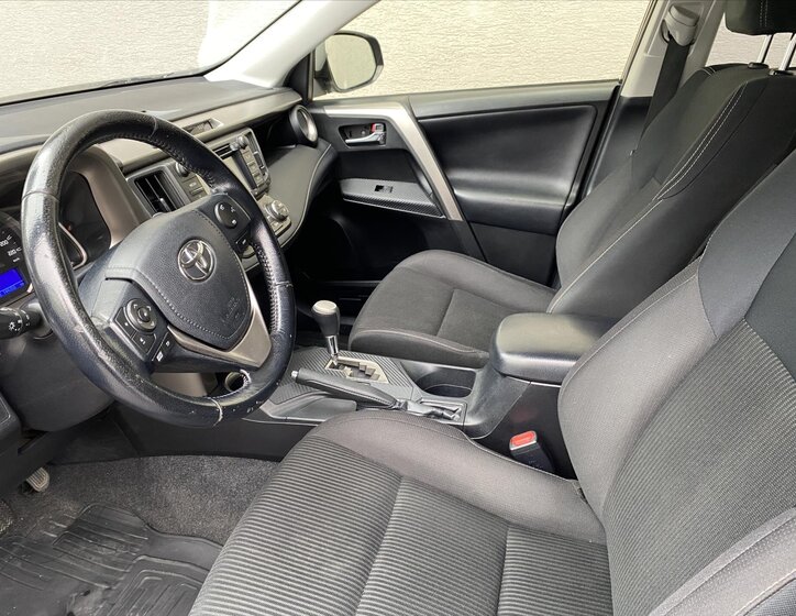 Toyota RAV4 SUV / Terénní 2,0 l 112 kw